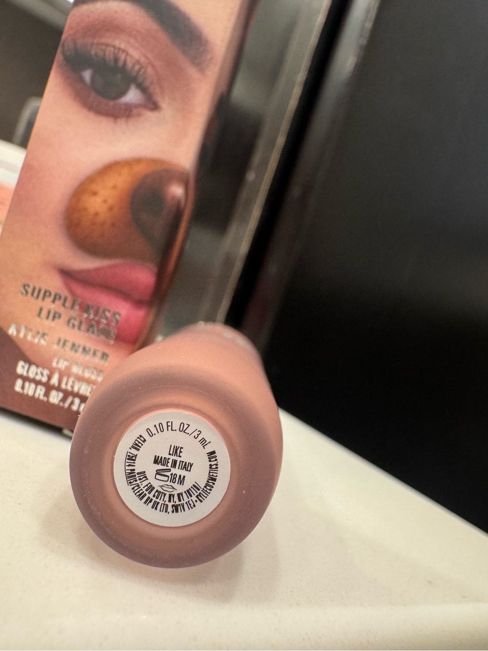 Kylie Cosmetics Supple Kiss Lip Glaze-Shade LIKE - Picture 3 of 6